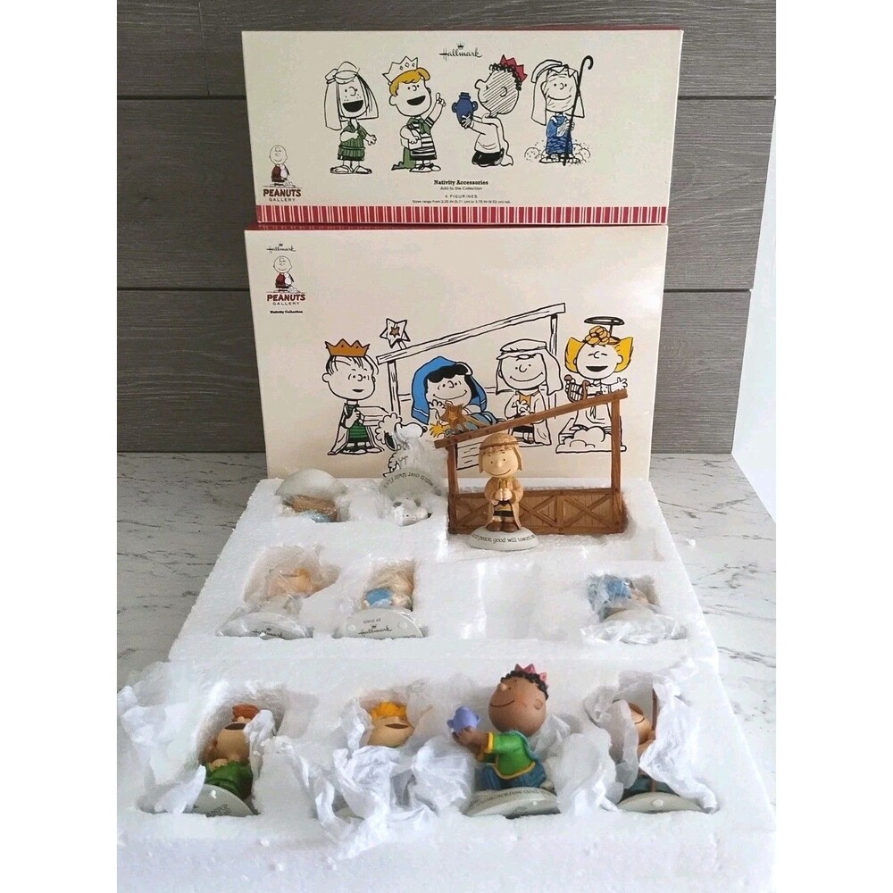 Hallmark Peanuts Gallery Nativity Scene & Accessories 2012/14 -11 Pc  Christmas